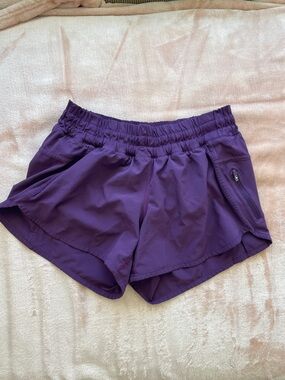 Lululemon Tracker V shorts 4in inseam size 6 purple
